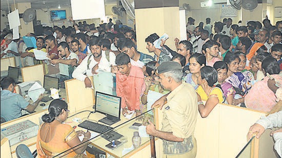 NOTE BAN EFFECT: Chaos prevailed at bank branches as people jostled with each other to deposit the old currency. A scene at a bank in Patna in November last year. Santosh/HT File