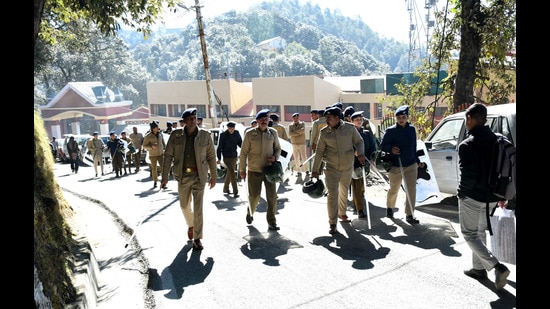 Security personnel deployed after a clash between Akhil Bharatiya Vidyarthi Parishad and Students’ Federation of India members on the Himachal Pradesh University campus in Shimla on Tuesday. (Deepak Sansta/HT)