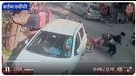 In the viral video, Delhi Police constable Satyendra hatched a snatcher who was fleeing after stealing a woman’s necklace. In the viral video, Delhi Police constable Satyendra hatched a snatcher who was fleeing after stealing a woman’s necklace.