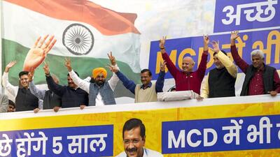 Delhi chief minister and Aam Aadmi Party (AAP) convener Arvind Kejriwal, Punjab CM Bhagwant Mann, Delhi deputy CM Manish Sisodia, Delhi environment minister Gopal Rai and other leaders celebrate at the party headquarters in New Delhi, Wednesday. (PTI) Delhi chief minister and Aam Aadmi Party (AAP) convener Arvind Kejriwal, Punjab CM Bhagwant Mann, Delhi deputy CM Manish Sisodia, Delhi environment minister Gopal Rai and other leaders celebrate at the party headquarters in New Delhi, Wednesday. (PTI)