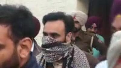 Punjabi singer Babbu Maan in Mansa on Wednesday. (HT Photo) Punjabi singer Babbu Maan in Mansa on Wednesday. (HT Photo)