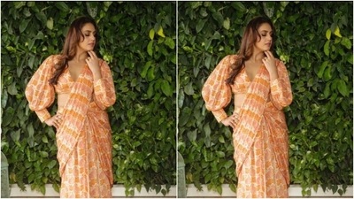Huma opted for a minimal makeup look to complement her attire. In nude eyeshadow, black eyeliner, black kohl, mascara-laden eyelashes, drawn eyebrows, contoured cheeks and a shade of nude lipstick, Huma aced the ethnic look to perfection. (Instagram/@iamhumaq) Huma opted for a minimal makeup look to complement her attire. In nude eyeshadow, black eyeliner, black kohl, mascara-laden eyelashes, drawn eyebrows, contoured cheeks and a shade of nude lipstick, Huma aced the ethnic look to perfection. (Instagram/@iamhumaq)