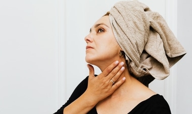 Our neck skin experiences exposure nearly equal to that of our facial skin. Hyperpigmentation is the term used to describe this type of localised darkening of the skin. (pexels) Our neck skin experiences exposure nearly equal to that of our facial skin. Hyperpigmentation is the term used to describe this type of localised darkening of the skin. (pexels)