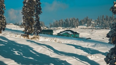 In December, Gulmarg is utterly enthralling. Gulmarg is your best option if you're ready to take the danger of visiting the town, which is located in the Pir Panjal Range of the Western Himalayas. When the sun is out, Gulmarg can reach temperatures of 10 degrees Celsius, whereas, at night, it can get as low as -8 degrees Celsius starting in December. Skiing and riding in a cable car are some of the most popular activities that you can experience in Gulmarg. (Unsplash) In December, Gulmarg is utterly enthralling. Gulmarg is your best option if you're ready to take the danger of visiting the town, which is located in the Pir Panjal Range of the Western Himalayas. When the sun is out, Gulmarg can reach temperatures of 10 degrees Celsius, whereas, at night, it can get as low as -8 degrees Celsius starting in December. Skiing and riding in a cable car are some of the most popular activities that you can experience in Gulmarg. (Unsplash)