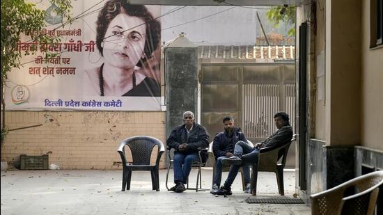 Delhi Congress office wears a deserted look on counting day of the MCD Polls, in New Delhi, Wednesday. (PTI)