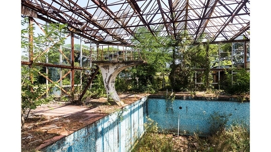 Winner: Recovering Nature | Naturalia: Chronicle of Contemporary Ruins: This image was made in Pisa, Italy on June 21, 2021 – The photographer asks a fundamental question: what is the place of mankind on Earth and what is our relationship with nature? Far from being pessimistic, and at a time when humanity's domination over nature has never been so extreme, this photo aims to wake our consciousness.(Jonk Jimenez / Environmental photographer of the year)
