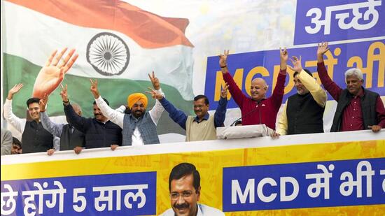 Delhi chief minister and Aam Aadmi Party (AAP) convener Arvind Kejriwal, Punjab CM Bhagwant Mann, Delhi deputy CM Manish Sisodia, Delhi environment minister Gopal Rai and other leaders celebrate at the party headquarters in New Delhi, Wednesday. (PTI)