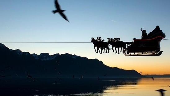 In order to deliver presents to all children in the world, Santa would need to travel much faster than the speed of light(Jean-Christophe Bott/KEYSTONE/dpa/picture alliance)