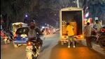 A vehicle loading goods on JM road near Balgandharv on Wednesday. (HT PHOTO) A vehicle loading goods on JM road near Balgandharv on Wednesday. (HT PHOTO)