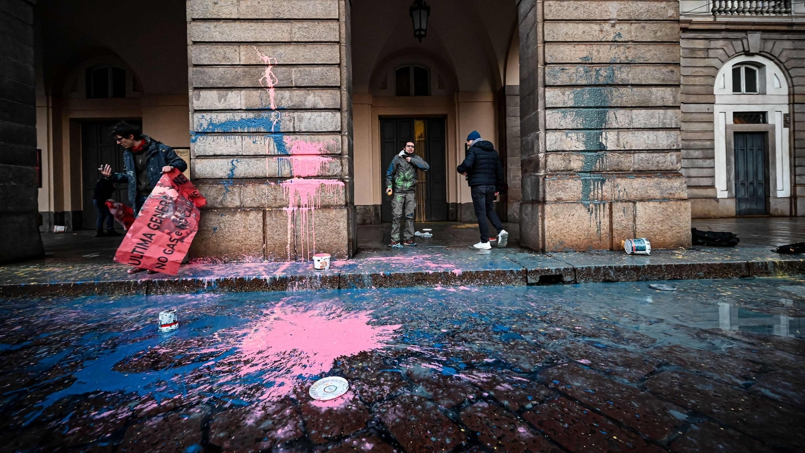 Photos: Activists target art treasures to draw attention to climate change