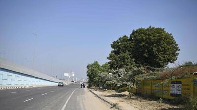 Gurugram, India-November 22: Green cover of trees seen alongside the roads as the CEO of GMDA has directed officials to expedite work on deepening greenbelts to prevent waterlogging in the city during monsoons at Iffco Chowk, near Leisure Valley Park, in Gurugram, India, on Tuesday, 22 November 2022. (Photo by Parveen Kumar/Hindustan Times) (Pic to go with Abhishek Bhel's story) Gurugram, India-November 22: Green cover of trees seen alongside the roads as the CEO of GMDA has directed officials to expedite work on deepening greenbelts to prevent waterlogging in the city during monsoons at Iffco Chowk, near Leisure Valley Park, in Gurugram, India, on Tuesday, 22 November 2022. (Photo by Parveen Kumar/Hindustan Times) (Pic to go with Abhishek Bhel's story)