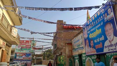 Ghaziabad, India - December 08, 2022: Candidates in Dasna Nagar Panchayat have started campaigning with flag banner hoardings, in Ghaziabad, India on Thursday, December 08, 2022. (Photo by Sakib Ali /Hindustan Times) Ghaziabad, India - December 08, 2022: Candidates in Dasna Nagar Panchayat have started campaigning with flag banner hoardings, in Ghaziabad, India on Thursday, December 08, 2022. (Photo by Sakib Ali /Hindustan Times)
