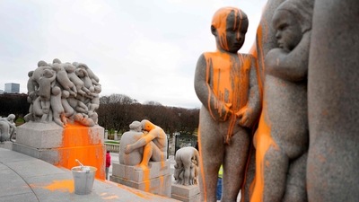 Activists from "Stopp oljeletinga" (Stop Oil Exploration) spread yellow paint at sculptures in the Vigeland Sculpture Park in Oslo on November 18. (Javad Parsa / NTB / AFP) Activists from "Stopp oljeletinga" (Stop Oil Exploration) spread yellow paint at sculptures in the Vigeland Sculpture Park in Oslo on November 18. (Javad Parsa / NTB / AFP)