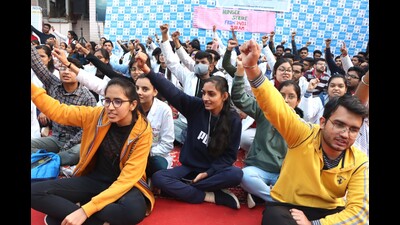 Bond policy row: MBBS students of 2018, 2019 batches leave stir, join classes