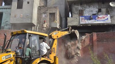 NHAI officials in full police bandobast took a massive anti-encroachment drive on the deadly stretch from New Katraj tunnel to Navale Bridge Chowk and more than 100 illegal encroachments were removed. (REPRESENTATIVE PHOTO) NHAI officials in full police bandobast took a massive anti-encroachment drive on the deadly stretch from New Katraj tunnel to Navale Bridge Chowk and more than 100 illegal encroachments were removed. (REPRESENTATIVE PHOTO)