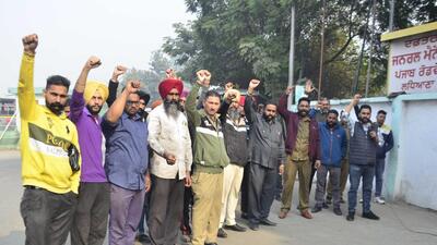 Members of Punjab Roadways and the Pepsu Road Transport Corporation Contractual Workers’ Union carrying out rally at PRTC’s city depot in Ludhiana. (HT PHOTO)