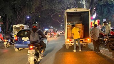 A vehicle loading goods on JM road near Balgandharv on Wednesday. (HT PHOTO) A vehicle loading goods on JM road near Balgandharv on Wednesday. (HT PHOTO)