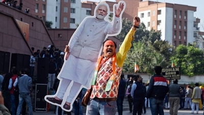BJP supporters celebrate the party's victory in the Gujarat Assembly polls, at party headquarters in New Delhi. (Hindustan Times)