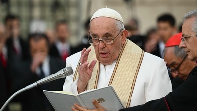 Pope breaks down and cries while mentioning Ukraine at public prayer. (File photo) (AFP)