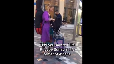 People find Pheobe Buffay lookalike. (Instagram/@chandlersmeme) People find Pheobe Buffay lookalike. (Instagram/@chandlersmeme)