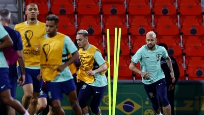 Brazil's Neymar and Antony during training (REUTERS)
