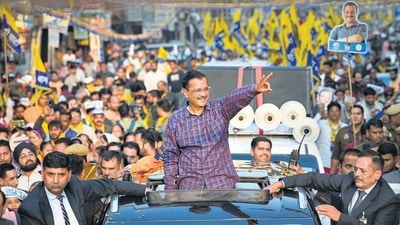 Arvind Kejriwal at a road show. (Sanchit Khanna/HT Photo)