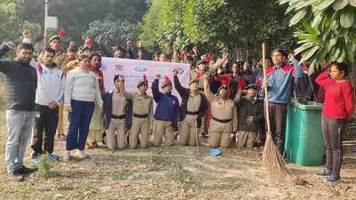 NCC cadets observed National Pollution Control Day, conducting a river cleaning programme titled ‘Puneet Sagar’. They took out awareness rallies in Ashiaana and on the BBAU campus. (HT Photo)