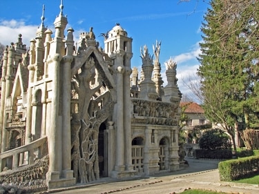 Palais Idéal, France. (Wiki) Palais Idéal, France. (Wiki)