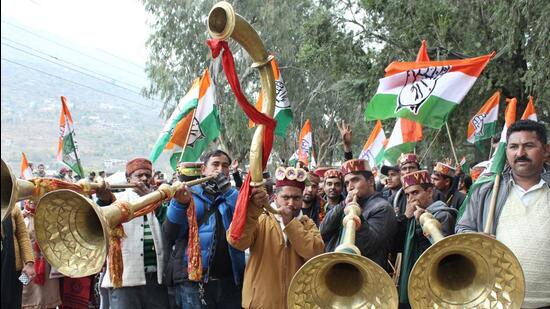 Kullu Himachal Pradesh, India 08 Dec:- Congress supporters celebrating victory in Kullu.Himachal Pradesh, India on Thursday Dec 08 2022. ( Photo By Aqil Khan /Hindustan Times ) Kullu Himachal Pradesh, India 08 Dec:- Congress supporters celebrating victory in Kullu.Himachal Pradesh, India on Thursday Dec 08 2022. ( Photo By Aqil Khan /Hindustan Times )