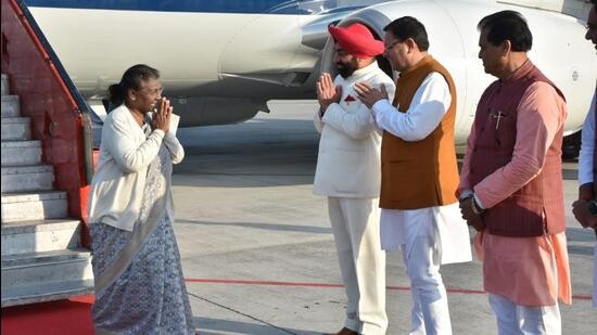 President Droupadi Murmu being received by Governor Lt Gen (retd) Gurmit Singh and chief minister Pushkar Singh Dhami in Dehradun on Thursday. (HT Photo) President Droupadi Murmu being received by Governor Lt Gen (retd) Gurmit Singh and chief minister Pushkar Singh Dhami in Dehradun on Thursday. (HT Photo)