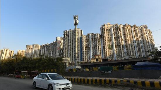 An Amrapali housing project in Noida. The NBCC took over the Amrapali projects after the Amrapali Group’s licence under the Real Estate (Regulation and Development) Act was cancelled by the Supreme Court in July 2019, as the erstwhile management of Amrapali had siphoned off the money invested by homebuyers. (HT Archive)