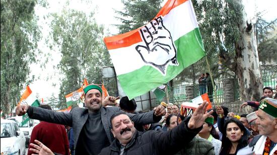 Congress supporters celebrate the party’s victory in Kullu.region of Himachal Pradesh (HT PHoto/Aqil Khan)