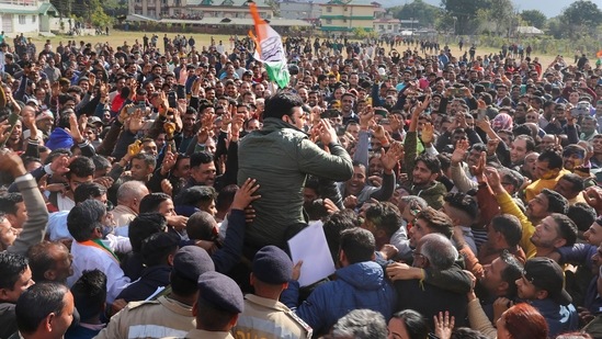 Congress candidate RS Bali being greeted by supporters, celebrating his victory in the Himachal Pradesh Assembly polls, in Nagrota Bagwan.(PTI)