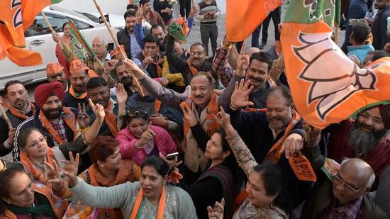 BJP Supporters celebrating victor in Gujarat state election at BJP office in sector 33 Chandigarh on Friday, December 08, 2022. (Photo by Ravi Kumar / Hindustan Times)