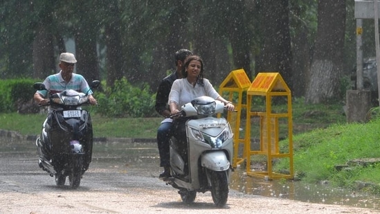Bengaluru might receive some rain in the next two days as the northeast monsoon is yet to end. (HT File Photo)