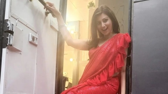 Hamsa Nandini shared two pictures and a video from the sets. 