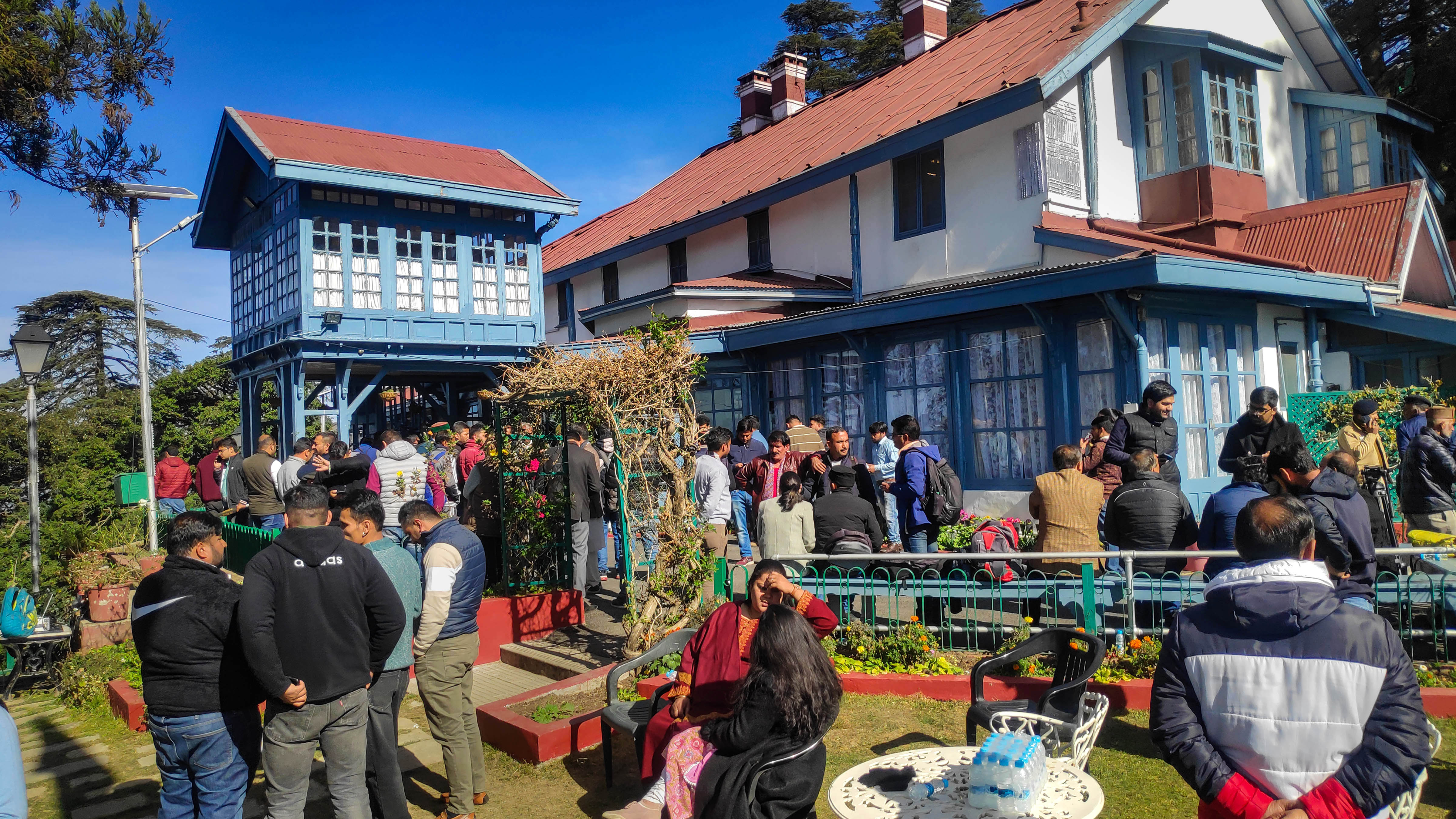 Congress party workers outside the residence of party's Himachal Pradesh incharge Pratibha Singh, in Shimla. (PTI)