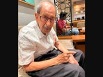 The image shows the 92-year-old man whom the Linked user met at a cafe.
