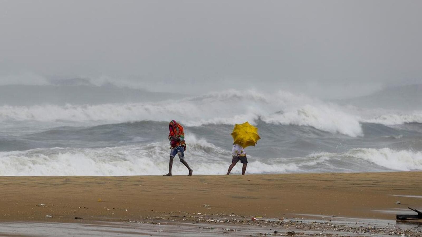 As Tamil Nadu braces for cyclone Mandous, Chennai cancels over 12 flights, shuts parks