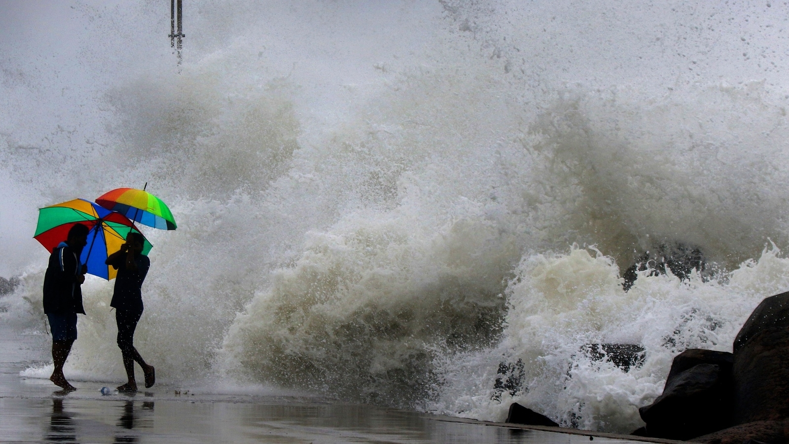 Cyclone Mandous brings heavy rainfall before hitting Tamil Nadu coast ...