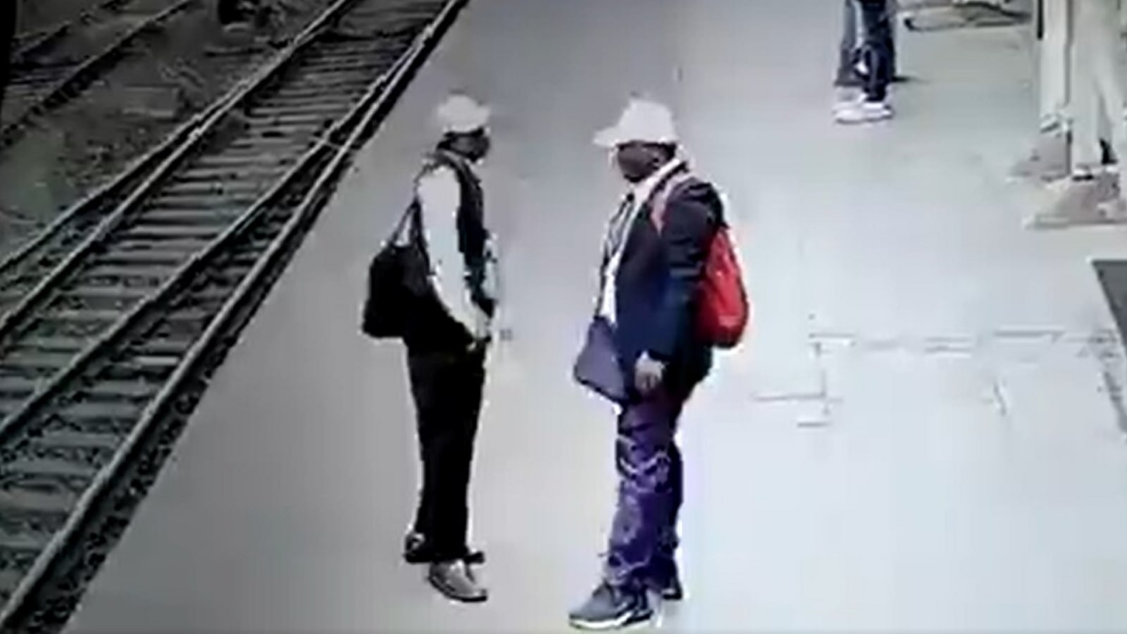 On camera, live wire falls on man at Bengal's Kharagpur railway station