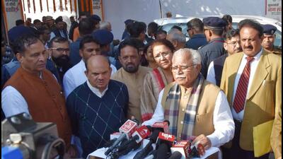 Haryana CM Manohar Lal Khattar on Friday suspended an assistant posted in the additional deputy commissioner (ADC) office in Sonepat, reiterating that corruption will not be tolerated at any cost. (HT Photo)
