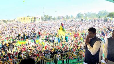 Haryana deputy chief minister Dushyant Chautala addressing a JJP rally in Bhiwani on Friday. He asked the party workers to work hard for the 2024 polls. “We fulfilled maximum of promises which we made,” Dushyant said. (Manoj Dhaka / HT)