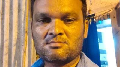 The local residents alerted the local police and took Deepak Nirbhavne to the Kalwa hospital where he was declared dead after admission (HT PHOTO) The local residents alerted the local police and took Deepak Nirbhavne to the Kalwa hospital where he was declared dead after admission (HT PHOTO)