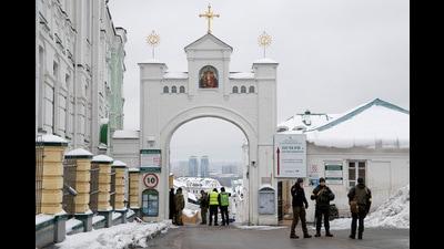 Ukrainian law enforcement officers stand next to an entrance to the Kyiv Pechersk Lavra monastery compound, amid Russia's attack on Ukraine, in Kyiv, Ukraine on November 22, 2022 (REUTERS File Photo) Ukrainian law enforcement officers stand next to an entrance to the Kyiv Pechersk Lavra monastery compound, amid Russia's attack on Ukraine, in Kyiv, Ukraine on November 22, 2022 (REUTERS File Photo)