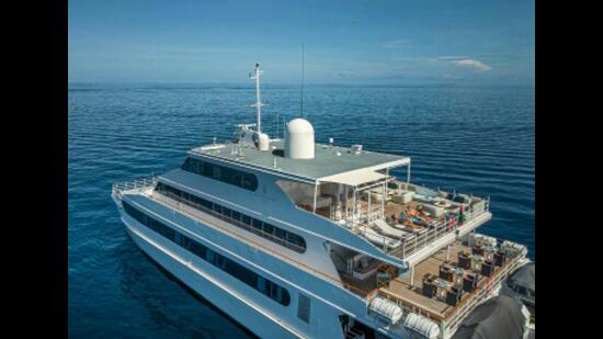 The Four Season Explorer, a luxury cruiser owned by the hotel, which guests who are tired of the land can use to tour the seas