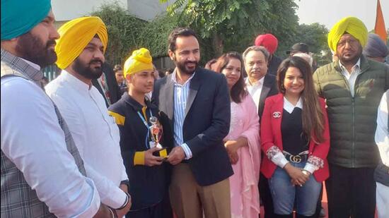 Cabinet minister Gurmeet Singh Meet Hayer felicitating a student at Planet E School, Samrala, in Ludhiana. He said the state government was giving topmost priority to promote sports among the youth in Punjab. (HT PHOTO)