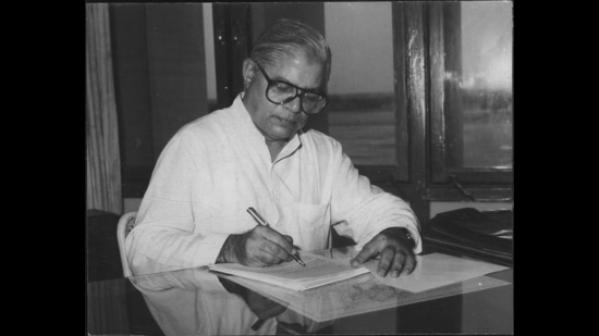 In 1985, under the leadership of chief minister Madhavsinh Solanki, the Congress won 149 seats and 55.5% share of the vote in the assembly elections (HT PHOTO)