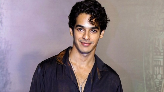Ishaan Khatter poses for photos as he arrives for a special screening of his movie Phone Bhoot, in Mumbai, Oct. 31, 2022. (PTI Photo)(PTI11_01_2022_000087B)(PTI)