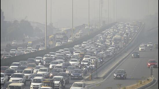 Vehicles on Gurugram-Delhi expressway amid low visibility due to smog. (PTI Photo) Vehicles on Gurugram-Delhi expressway amid low visibility due to smog. (PTI Photo)